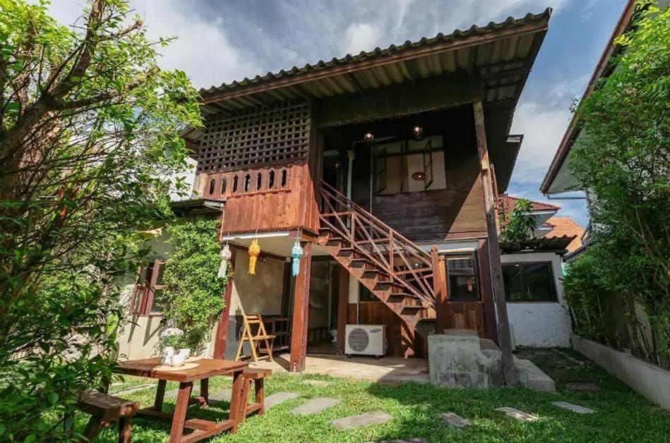 Хостел Nearthepark Backpack House Чіангмай Екстер'єр фото